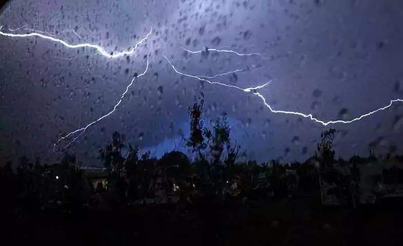 暴雨來襲，請注意人身安全